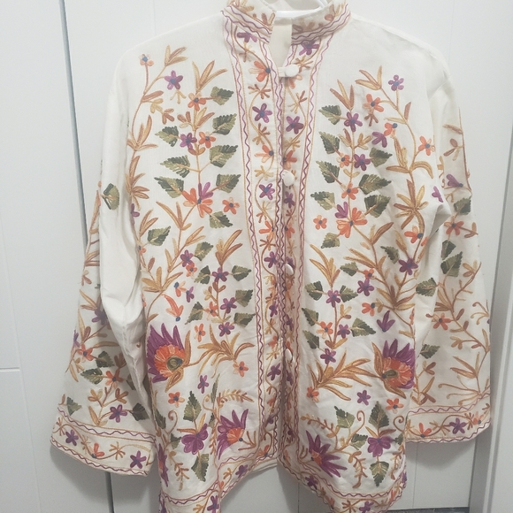 embroided coat - Picture 1 of 8